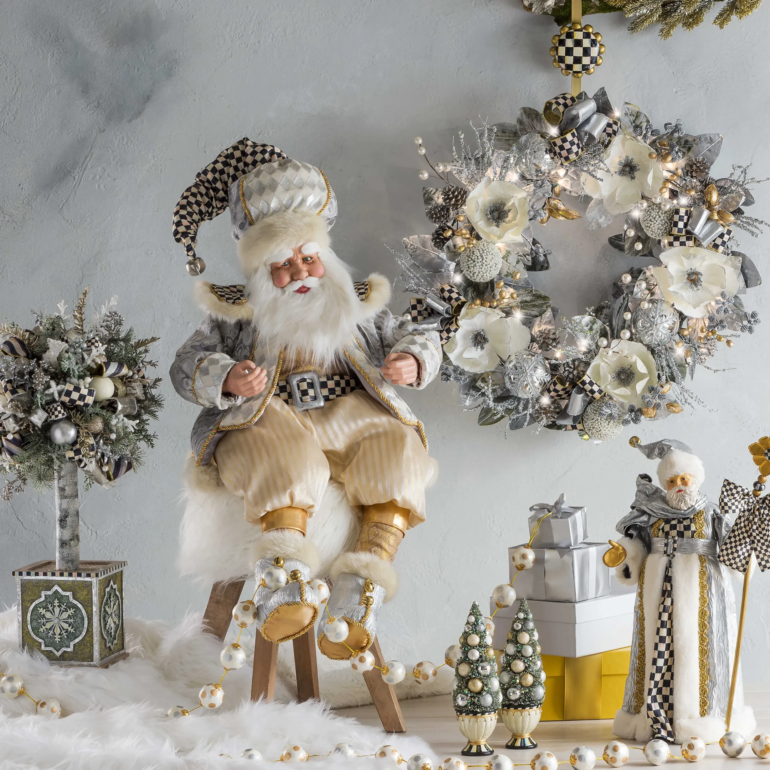 Courtly Check Wreath Hanger|MacKenzie-Childs Discount