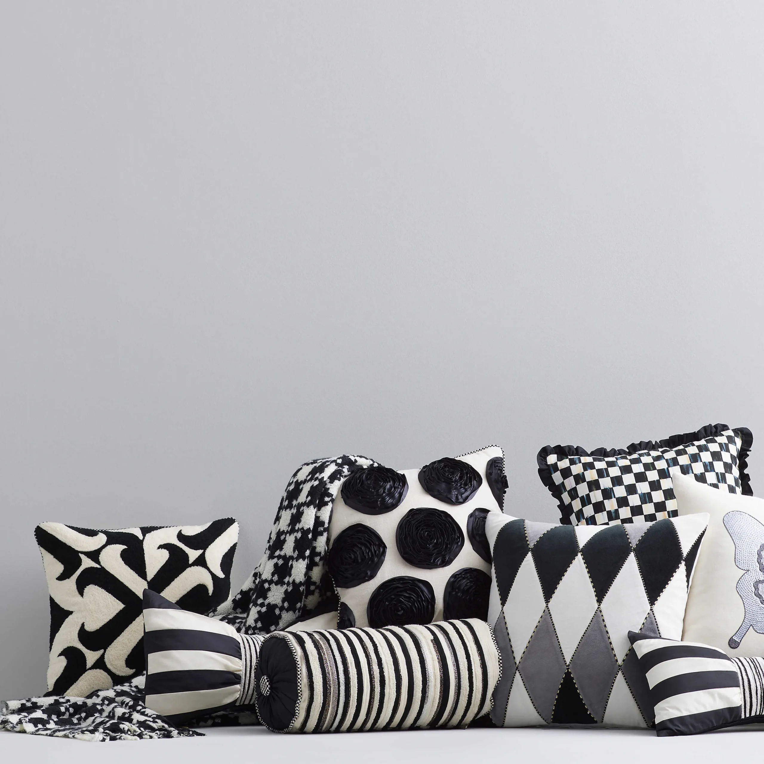 Houndstooth Throw - Black & Ivory|MacKenzie-Childs Hot